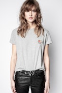 Camiseta Zoe Small Heart Iconics - Camiseta gris para mujer con bordado.