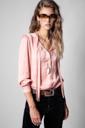 Blusón de satén Taos - Blusón satinado de mujer con cuello con lazada rosa