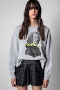 Sweatshirt Champ Voltaire Signature - Sweatshirt femme gris chiné avec portrait de Voltaire sur le devant.