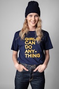 T-Shirt Bella - T-Shirt aus marineblauer Baumwolle „Girls can do anything“