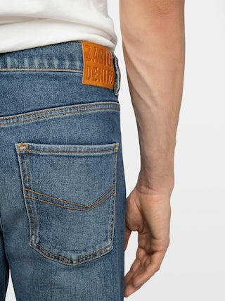 Steeve Jeans - Slim jeans with zip fastening.