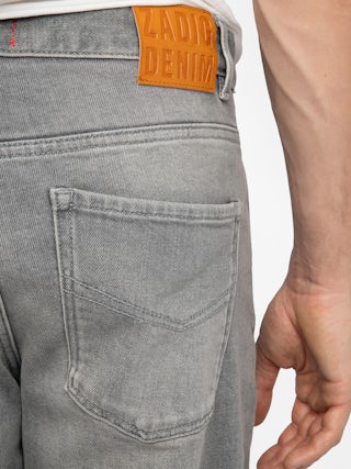 Steeve Jeans - Slim jeans with zip fastening.