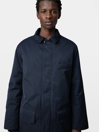 Coat Mel - Mid-length unisex coat with rubber studio patch at the back.