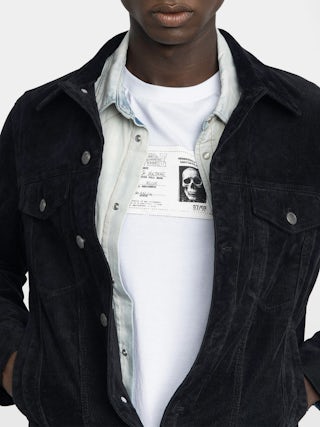 Bases Velvet Jacket - Velvet jacket, long sleeves with buttoned closure and embroidered wings on the back.