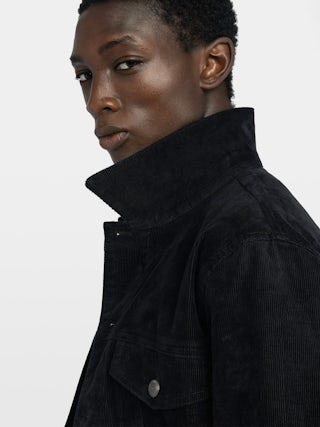 Bases Velvet Jacket - Velvet jacket, long sleeves with buttoned closure and embroidered wings on the back.