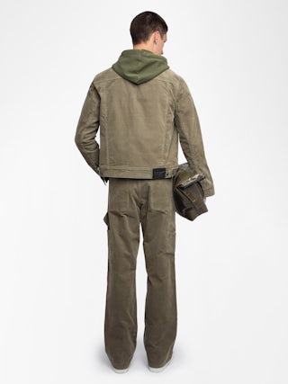 Bases Velvet Jacket - Velvet jacket, long sleeves with button closure and wing embroidery on the back.