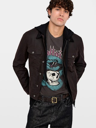 Blouson Bases - Blouson en coton ciré, manches longues à fermeture boutonnée avec broderies ailes au dos.