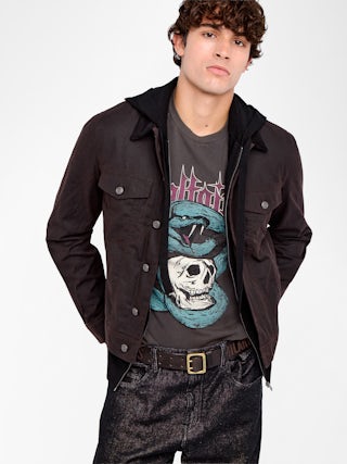 Blouson Bases - Blouson en coton ciré, manches longues à fermeture boutonnée avec broderies ailes au dos.