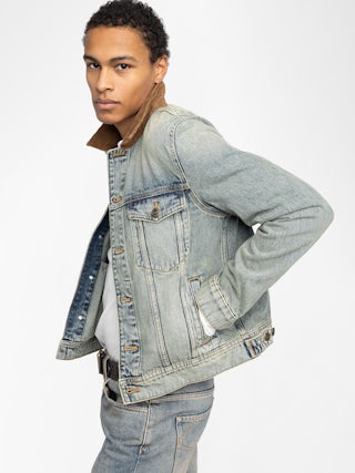 Jacket Bases Denim - Denim jacket with embossed wings at back, long sleeves and button fastening.