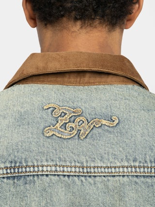 Veste Bases Denim - Veste en denim avec broderie ZV à l'arrière, manches longues et fermeture boutonnée.