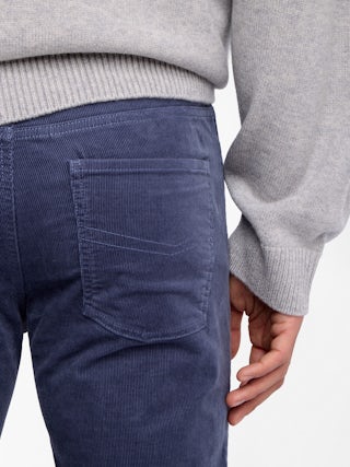Steeve Corduroy Trousers - Straight trousers in corduroy with button opening.