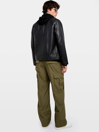 Pantalon Palmyr - Pantalon large et fluide à taille élastiquée avec cordon, boutonnage central et fermeture zippée accompagné d'une broderie.