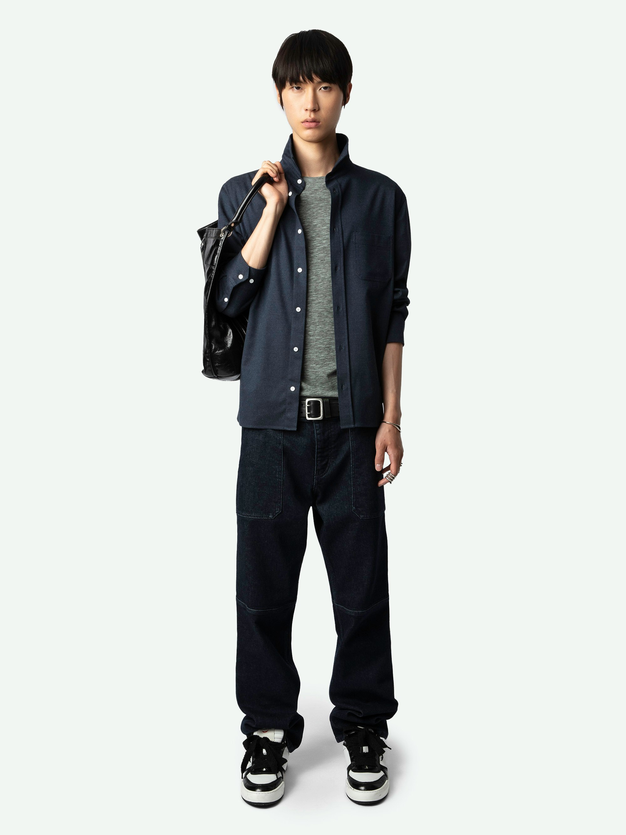 Camicia Stan - Camicia in flanella blu navy con maniche lunghe e tasca applicata.