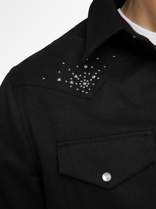 Saby Shirt - Denim shirt with flannel finish, flap pockets with wing embroidery, western-inspired details, studs, long sleeves and button fastening.