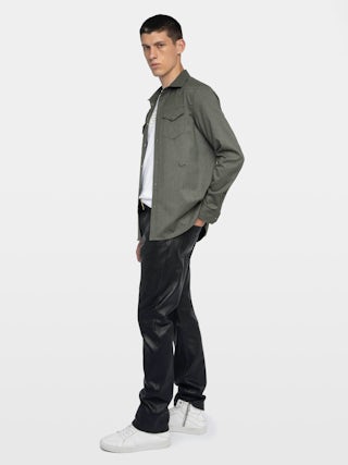 Saby Shirt - Lightweight shirt with flap pockets, featuring wing embroidery, western-inspired details, long sleeves and button closure.