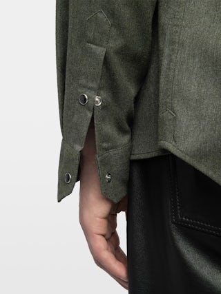 Saby Shirt - Lightweight shirt with flap pockets, featuring wing embroidery, western-inspired details, long sleeves and button closure.