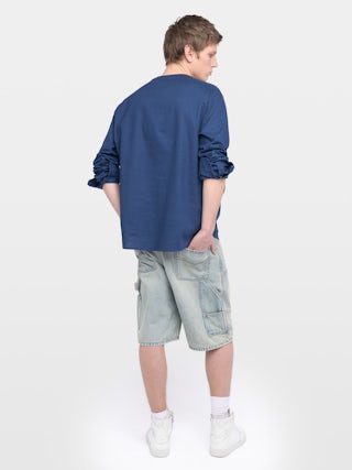 Camisa Sora - Camisa ligera con cuello Henley, cierre abotonado, mangas sutilmente abullonadas, bordado de alas distintivo.