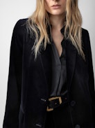 Viva Velvet Blazer - Structured women’s blue velvet blazer with fastening buttons and pockets.