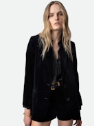 Viva Velvet Blazer - Structured women’s blue velvet blazer with fastening buttons and pockets.