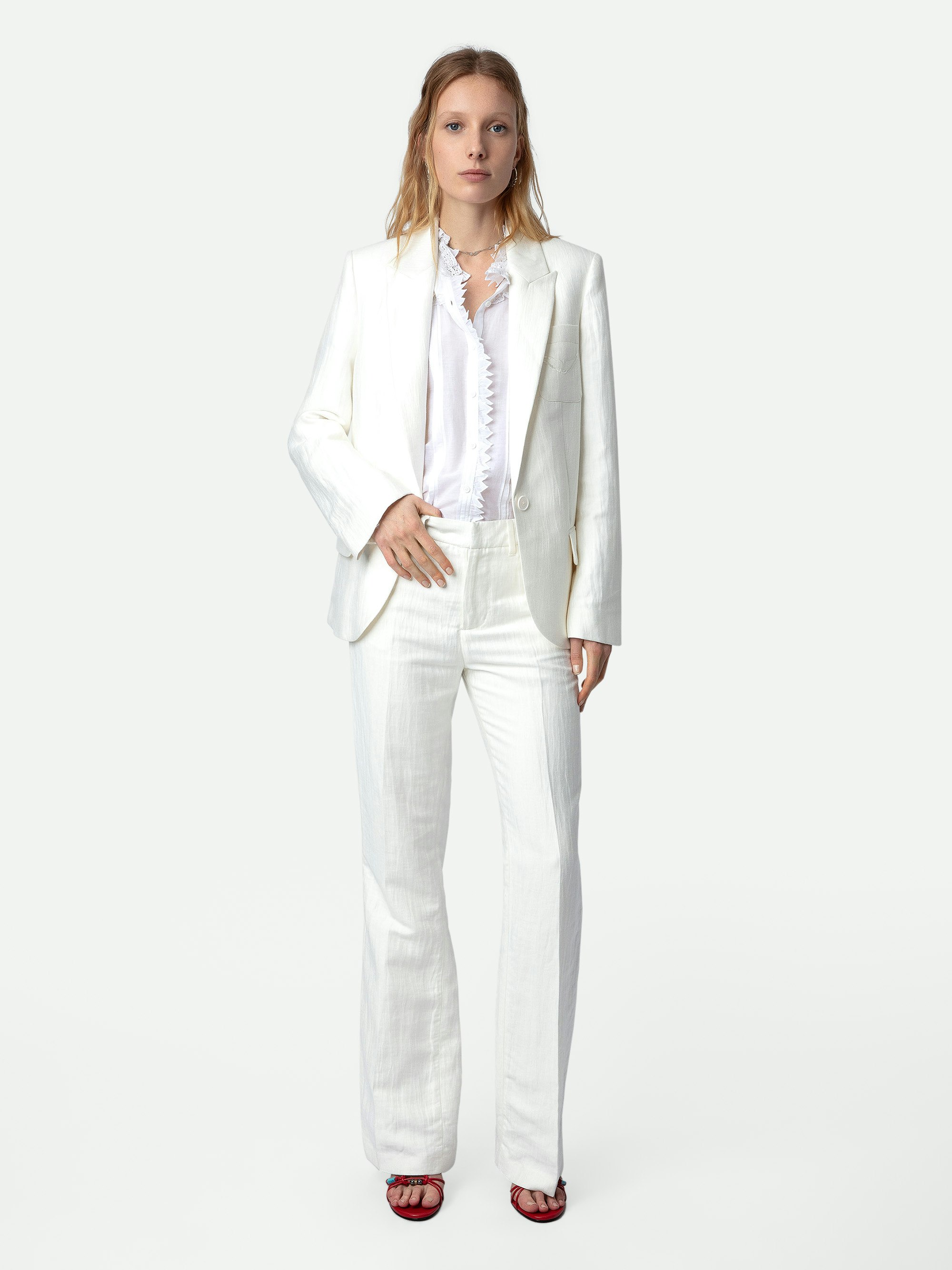 Blazer Vow - Veste de tailleur blanche à col tailleur, fermeture boutonnée et poches à motif ailes.