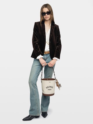 Vavy Velvet Blazer - Structured velvet blazer with button fastening.