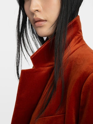 Blazer Vaska Velours - Blazer droit structuré en velours avec fermeture croisée boutonnée.