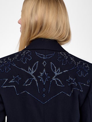 Blazer Vavy - Blazer structuré tailleur avec multi strass à l’avant et au dos, et à fermeture boutonnée.