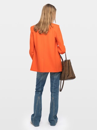 Vanille Blazer - Structured blazer with single-breasted button fastening.