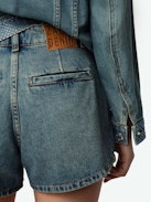 Short Siddy Denim - Asymmetric denim shorts.