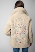 Manteau Laure Soft Curly - Manteau en fausse fourrure beige orné de broderies fleuries et du message "Amour" femme