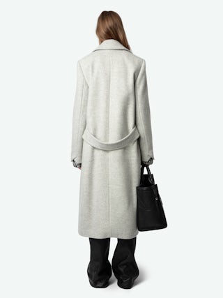 Manteau Mulan - Manteau long avec fermeture boutonnée, ceinture et poches.