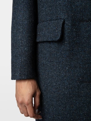 Mio Coat - Long coat with button closure and pockets.