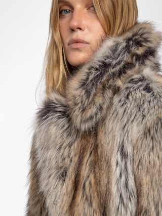 Faune Coat - Short faux fur coat with button fastening.