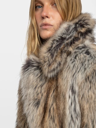 Manteau Faune - Manteau court en fausse fourrure fermeture boutonnée.