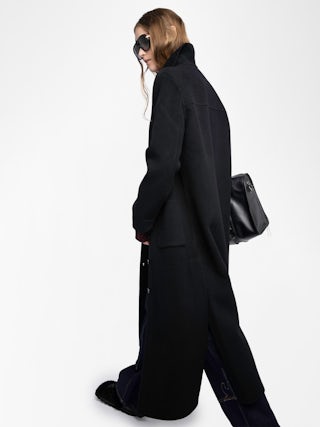 Micro Wool Coat - Long straight coat in wool blend, long sleeves, buttoned closure and applied pockets at the front.