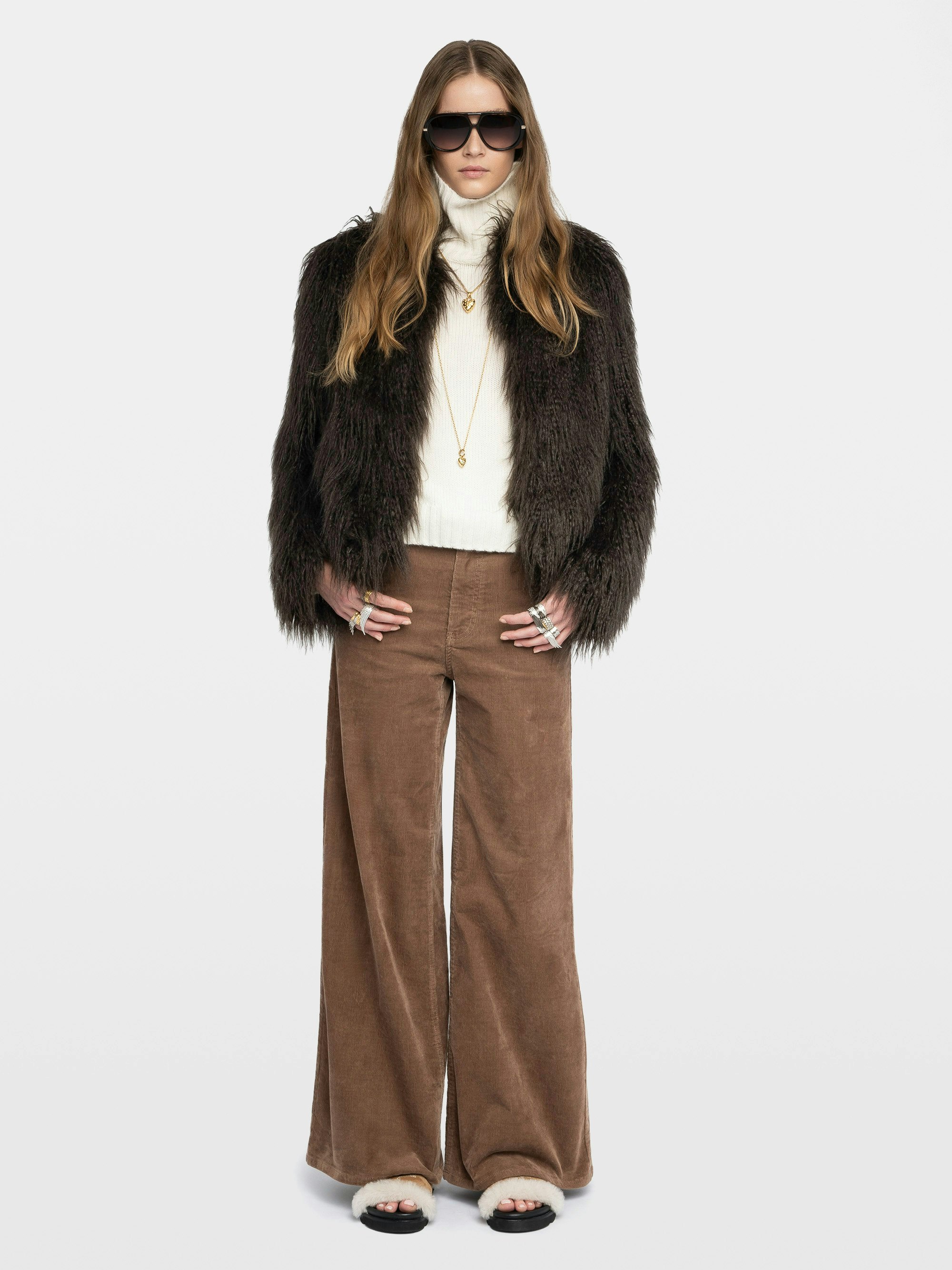 Freddie Coat - Coat in curly faux fur with long sleeves.