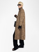 Mentle Coat - Cotton canvas coat with leopard print, long sleeves, button closure and front pockets.