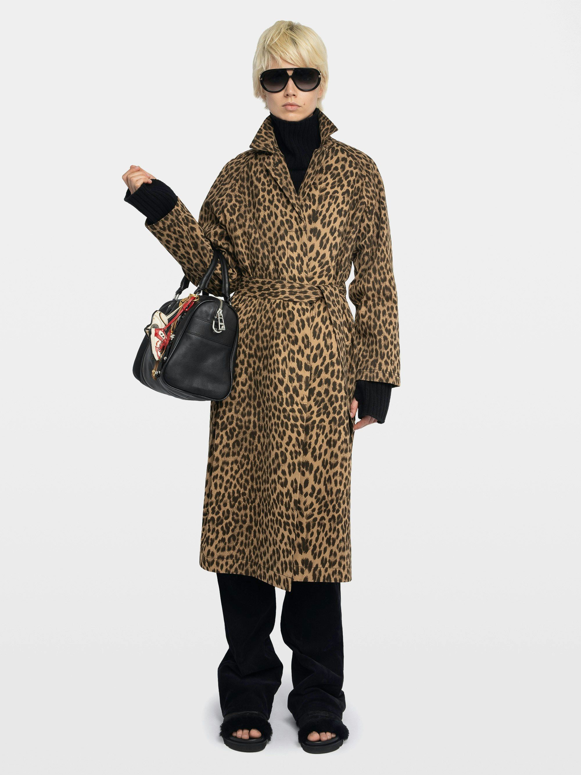 Mentle Coat - Cotton canvas coat with leopard print, long sleeves, button closure and front pockets.