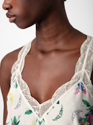 Trägertop Chou - Trägertop im Lingerie-Stil in Blassrosa mit Soft-Bouquet-Print, Trägern und Spitzenbordüre.