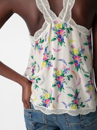 Caraco Chou - Caraco esprit lingerie rose pâle à imprimé Soft Bouquet, bretelles et bords en dentelle.