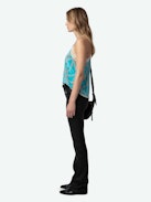 Caraco Christy Soie - Caraco esprit lingerie en soie bleue à motifs chaînes ZV, bretelles fines et décolleté dentelle.