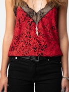 Canotta Christy - Canotta rossa in stile lingerie con stampa Wild Voltaire, spalline sottili e scollo in pizzo.