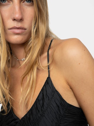 Caraco Cayonne Satin - Caraco esprit lingerie en satin japonais avec détails plissés et bretelles croisées ajustables.