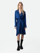 Robe Rozo Satin - Robe mi-longue en satin bleu roi drapée à la taille.