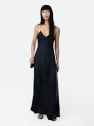 Vestido De Satén De Rayón - Vestido largo de satén de estilo lencero en color azul marino con tirantes, falda abierta y pechera trabajada.