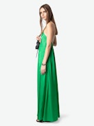 Vestido De Satén De Rayón - Vestido largo plisado estilo lencería en satén, con abertura y tirantes cruzados ajustables.