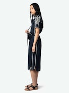 Rigy Dress - Mid-length belted cotton dress, short sleeves, neckline closure with jewel buttons and embroidery.
