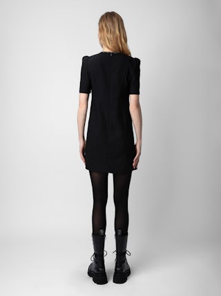 Robe Roxelle - Robe courte en crêpe à décolleté cœur en strass et manches courtes asymétriques.