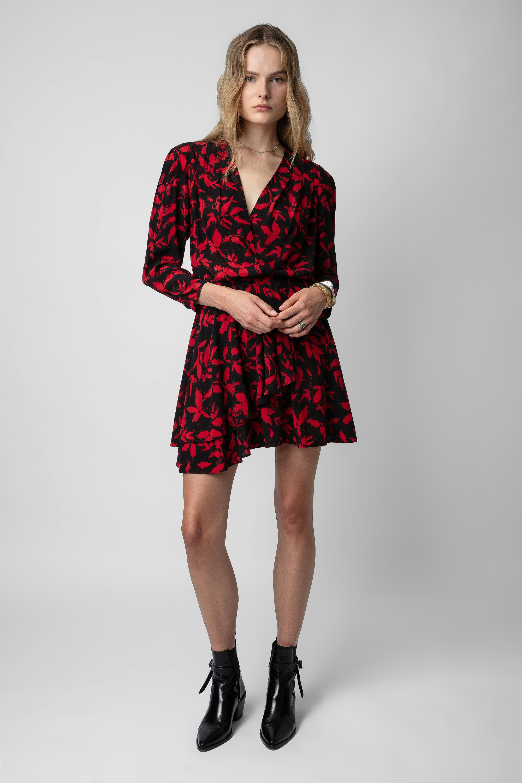 Kleid Rogers - Kurzes, khakifarbenes Damenkleid mit Blumen-Print und Faltenrock.