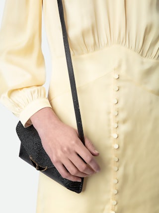 Robe Rhodri Satin - Robe courte en satin jaune clair boutonnée à manches 3/4.